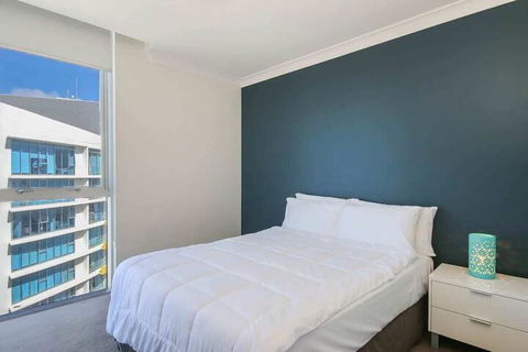 Spacious 3 Bedroom Apartment On The 39th Floor With Pool - Tourism Brisbane 3