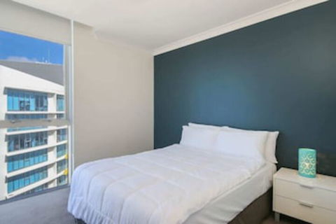 Spacious 3 Bedroom Apartment On The 39th Floor With Pool - Tourism Brisbane 0