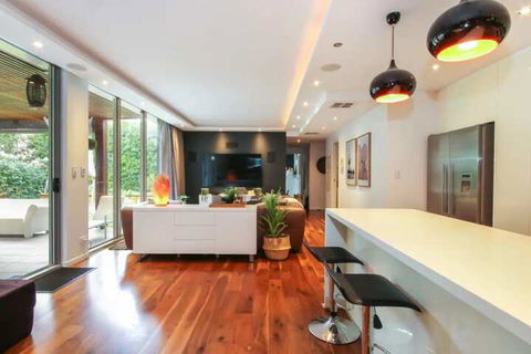 Spacious 2 Bedroom Apartment In Ascot With Large Private Garden - Tourism Brisbane 5