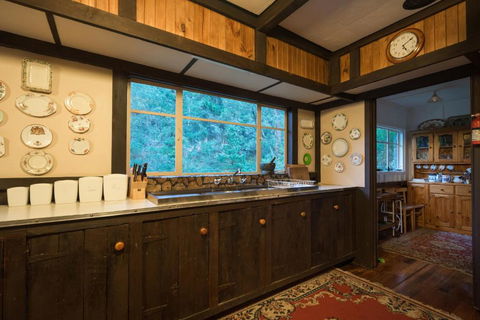 Walhalla Coach House - Tourism Brisbane 1