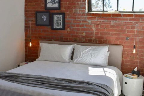 Stylish Warehouse Conversion In Heart Of Fitzroy - Tourism Brisbane 4