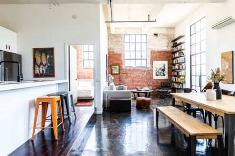 Stylish Warehouse Conversion In Heart Of Fitzroy - Tourism Brisbane 1