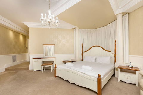 Classic 5 Beds Mt Dandenong Resort - Brisbane Tourism 1