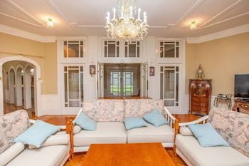 Classic 5 Beds Mt Dandenong Resort - Brisbane Tourism 0
