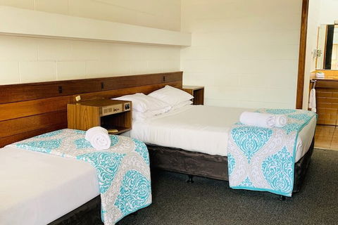 The Caledonian Hotel Motel - Brisbane Tourism 3