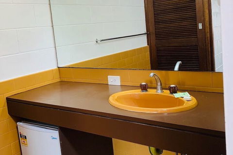 The Caledonian Hotel Motel - Brisbane Tourism 4