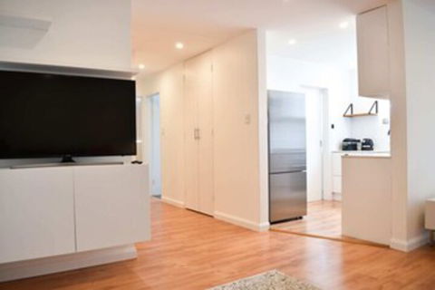 Light And Airy 2 Bedroom North Bondi Apartment - Tourism Brisbane 0