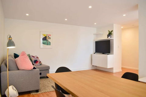 Light And Airy 2 Bedroom North Bondi Apartment - Tourism Brisbane 3