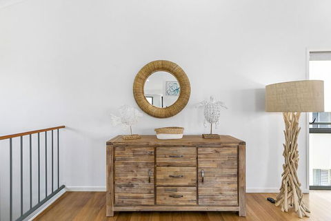 Stunning Beach Front Villa At Castaway Cove - Tourism Brisbane 7