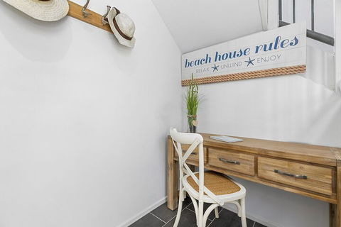 Stunning Beach Front Villa At Castaway Cove - Tourism Brisbane 4