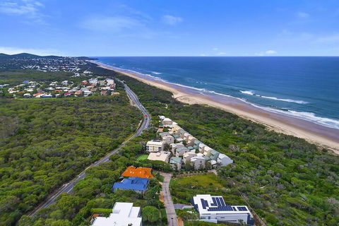 Stunning Beach Front Villa At Castaway Cove - Tourism Brisbane 1