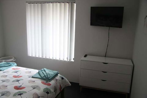 Warnbro Beach Family Accommodation - Tourism Brisbane 4