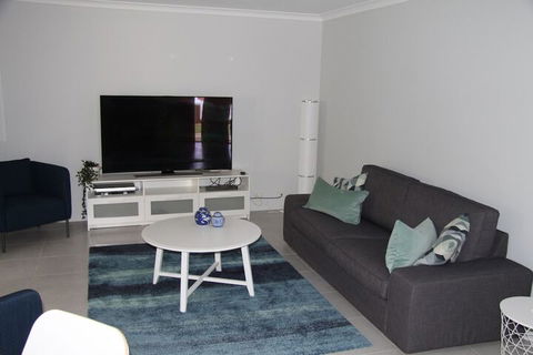 Warnbro Beach Family Accommodation - Tourism Brisbane 6