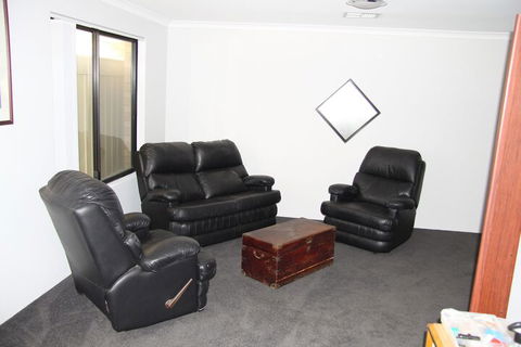 Warnbro Beach Family Accommodation - Tourism Brisbane 5