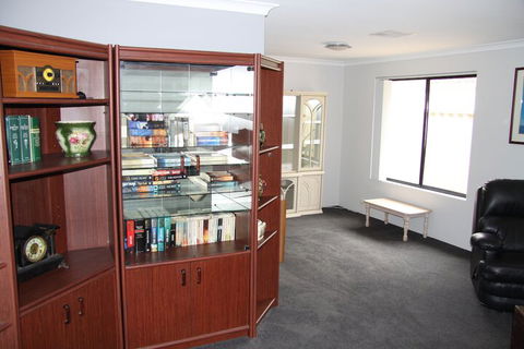 Warnbro Beach Family Accommodation - Tourism Brisbane 3