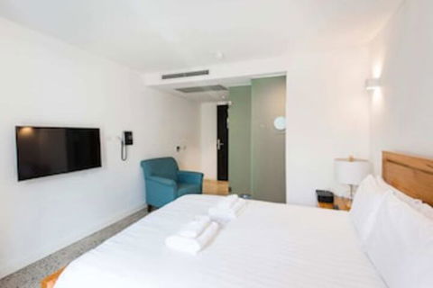 Stylish Studio With Balcony - Tourism Brisbane 0