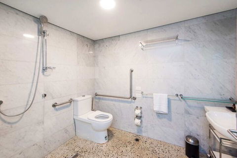 Stylish Studio With Balcony - Tourism Brisbane 6