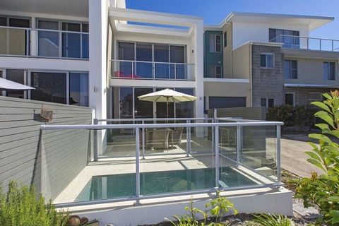 Waves On Kamala 13 - Tourism Brisbane 2