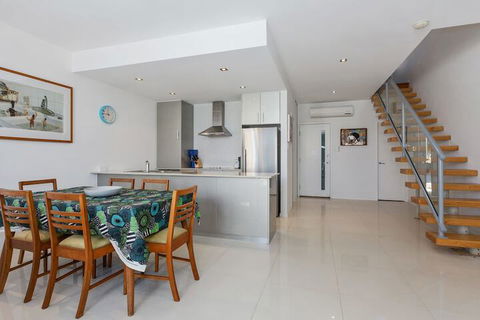 Waves On Kamala 13 - Tourism Brisbane 6