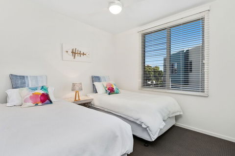 Waves On Kamala 13 - Tourism Brisbane 4