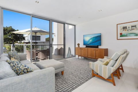 Waves On Kamala 13 - Tourism Brisbane 0