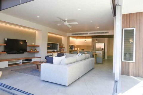 Kokos Beach House 3 - Tourism Brisbane 1