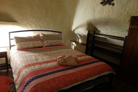 Di's Dugouts - Tourism Brisbane 4