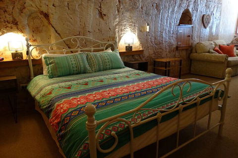 Di's Dugouts - Tourism Brisbane 7