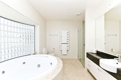 Whale View - Tourism Brisbane 5