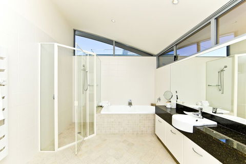 Whale View - Tourism Brisbane 4