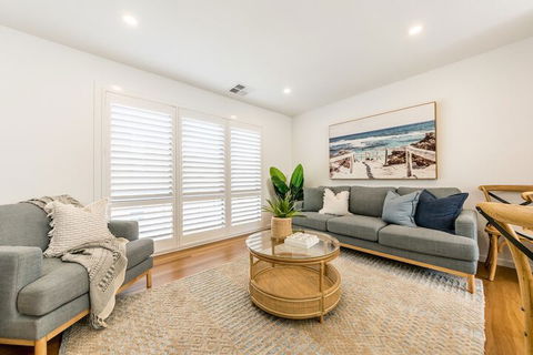 Sandcastle, 26a Winsor Street - Brisbane Tourism 2