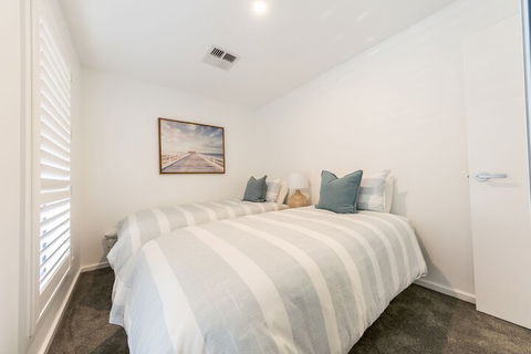 Sandcastle, 26a Winsor Street - Brisbane Tourism 3