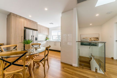Sandcastle, 26a Winsor Street - Brisbane Tourism 6