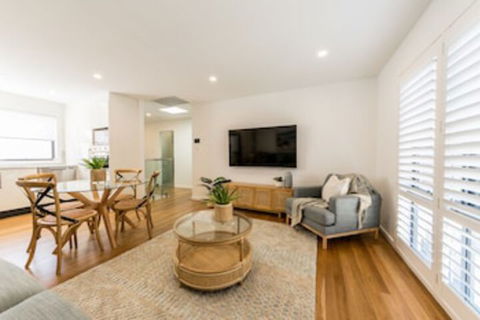 Sandcastle, 26a Winsor Street - Brisbane Tourism 0