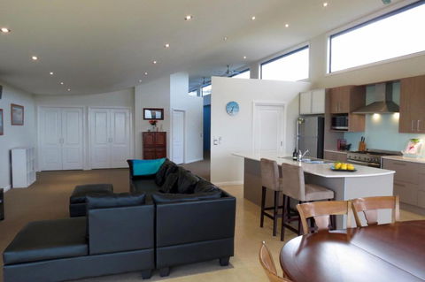 The Wave Oasis SC B & B - Tourism Brisbane 6