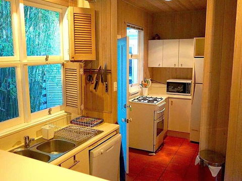 Wisteria Cottage On The Lagoon / Beach - Tourism Brisbane 5