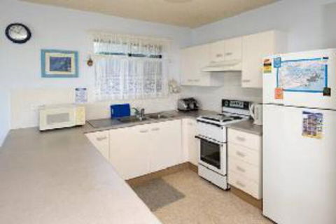 2 Bedroom Apartment Commodore Unit 3 6 Intrepid Close - Brisbane Tourism 4