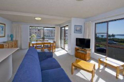 2 Bedroom Apartment Commodore Unit 3 6 Intrepid Close - Brisbane Tourism 1