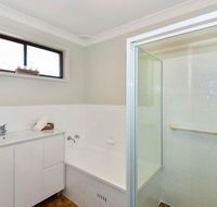The Noraville House Large Family Home - Brisbane Tourism