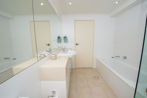 A Yachtsmans Rest Unit 4, 37 Victoria Parade - Tourism Brisbane 1