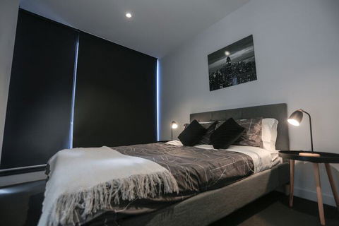 Stunning Newly Furnished 2 Bedrooms Apartment - Tourism Brisbane 4