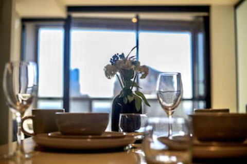 Stunning Newly Furnished 2 Bedrooms Apartment - Tourism Brisbane 0