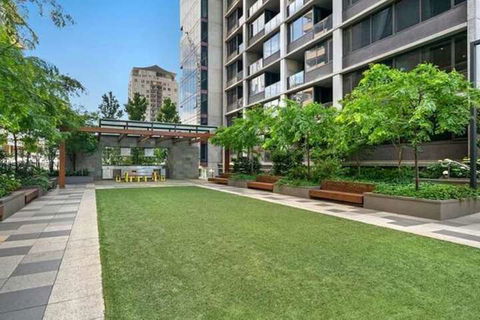 Stunning Newly Furnished 2 Bedrooms Apartment - Tourism Brisbane 2