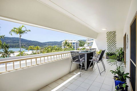Sea Eagle On Airlie Airlie Beach - Tourism Brisbane 7