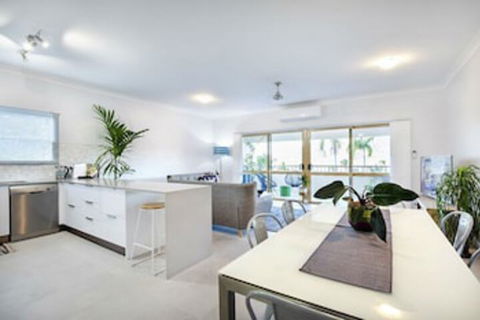 Sea Eagle On Airlie Airlie Beach - Tourism Brisbane 0