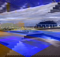 Privately Owned Hotel Room by Cairns Marina 222 - Brisbane Tourism