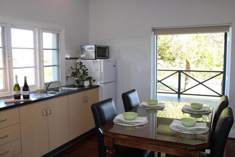 Upper Reach Spa Cottage - Tourism Brisbane 5