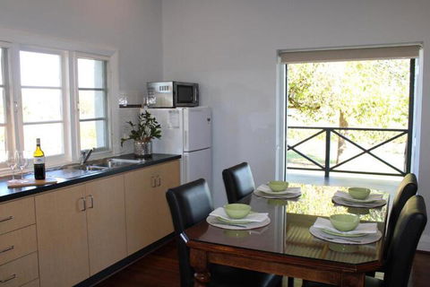 Upper Reach Spa Cottage - Tourism Brisbane 6