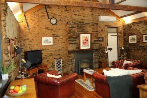 William Hunt's Retreat - Redwood Studio - Tourism Brisbane 3