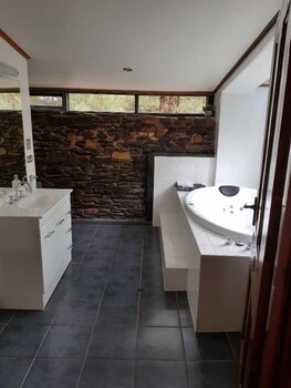 William Hunt's Retreat - Redwood Studio - Tourism Brisbane 2